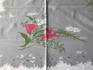 Illustration for article titled This Summer, Buy a Vintage TableclothÂ